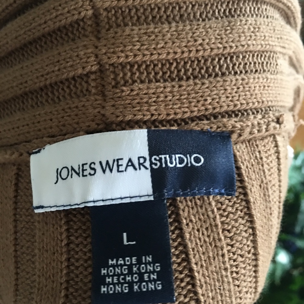 Sweater - Picture 3 of 4